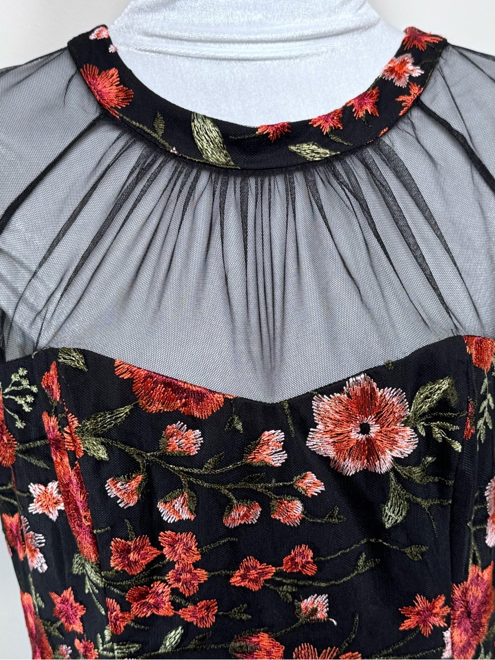 Maggie London Floral Mesh Overlay Short Sleeve Midi Dress in Black/ Red size 12 - Picture 7 of 10